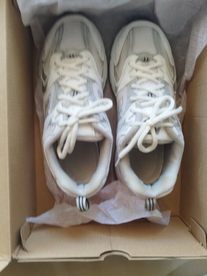 New Balance 530 sneakers new, excellent condition