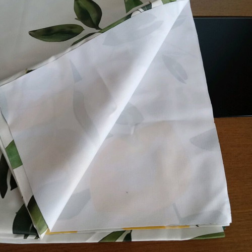 Tablecloth new water-resistant 140×140cm