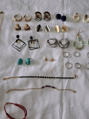 Διάφορα κοσμήματα μεταχειρισμένα και καινούργια