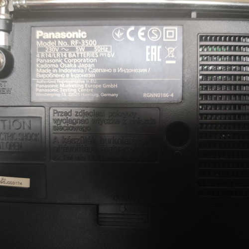 Panasonic RF3500E9K portable radio like new with power cable and batteries