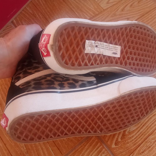 Vans boots size 38 like new black and white