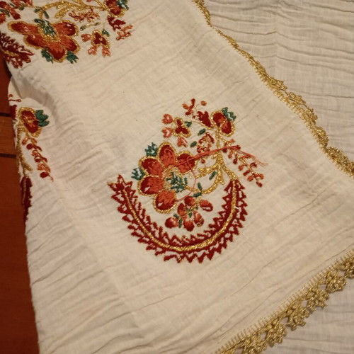 Handmade embroidery like new