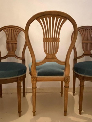 Κλασικές ξύλινες καρέκλες Louis XVI σετ 6, σαν καινούργιες με βελούδινο κάθισμα