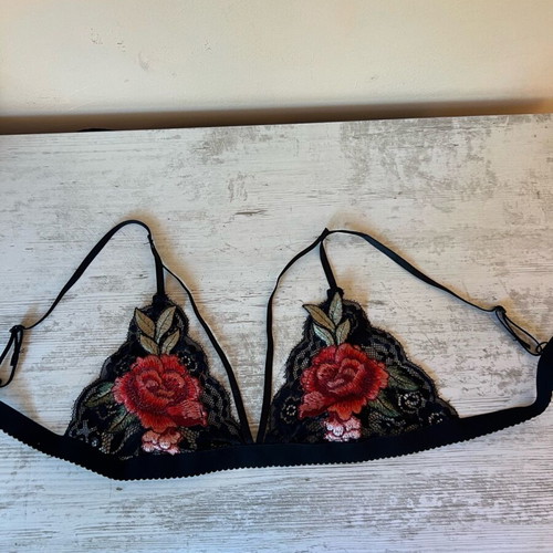 Lace black bralette with floral embroidery and chest straps like new