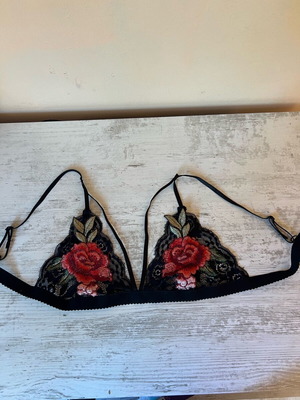 Lace black bralette with floral embroidery and chest straps like new