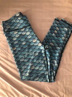 High-waisted leggings used, size medium, ankle length