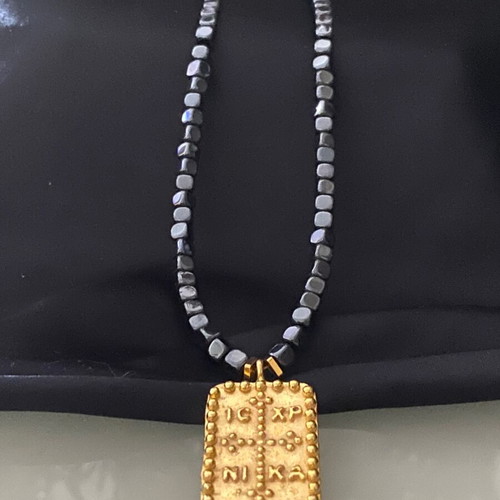 Handmade necklace with hematite semi-precious stones and steel Konstantinato motif
