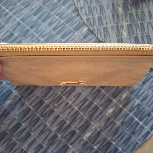 Elegant wallet in beige and gold with zipper like new
