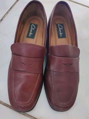 Clarks women's shoes 38.5 burgundy like new