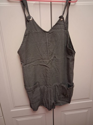 Short jumpsuit like new, loose fit, size M
