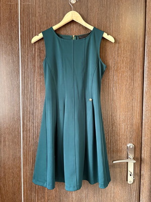 Bsb dress size S like new, green, long and soft