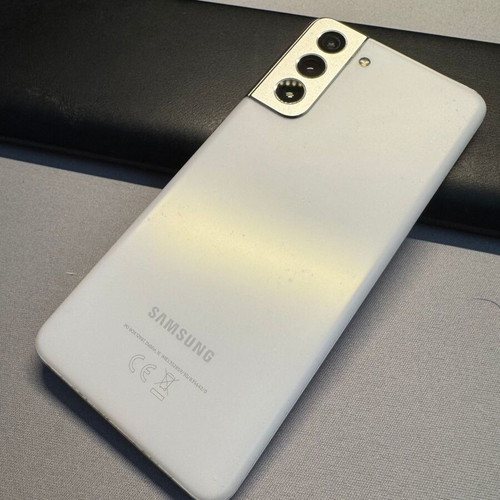 Samsung Galaxy S21 5G Dual SIM 8GB RAM 128GB white used with wireless charger