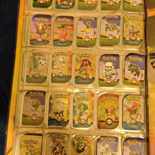Άλμπουμ με αυθεντικές μεταλλικές ετικέτες Pokémon