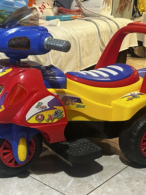 Children's electric motorcycle, automatic