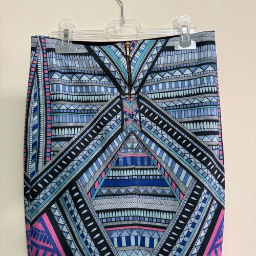 Stradivarius mini skirt with geometric pattern, size Small, like new