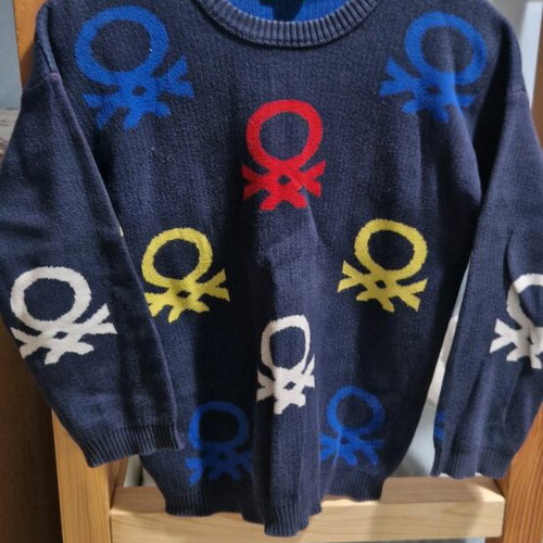 Benetton sweater like new, warm and special, for 6 years old