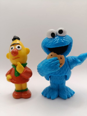 Φιγούρες Sesame Street Cookie Monster και Bert σαν καινούργιο