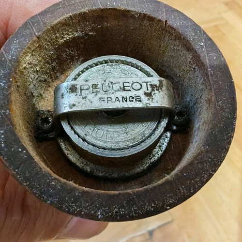 Peugeot pepper grinder used, vintage