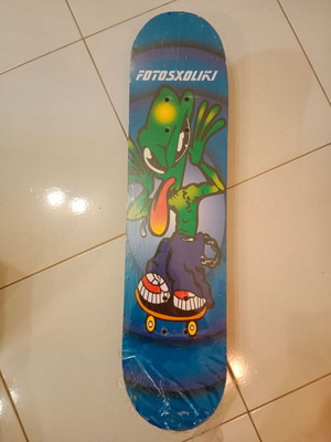 Skateboard αμεταχείριστο με διαστάσεις 80x20 εκ.