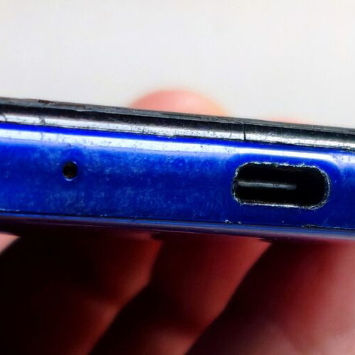 Motorola Moto G9 Play 64GB used, sapphire blue, cracked screen