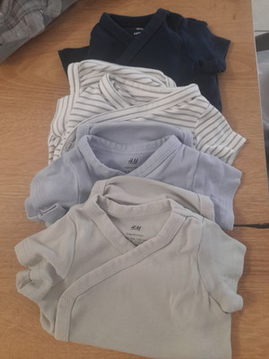 H&M short-sleeve baby bodysuits set of 4 like new, 56cm, 100% cotton
