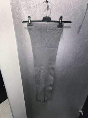 Bodycon gray ribbed midi skirt like new