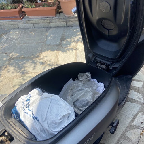 Kymco People S 200i scooter like new, automatic, silver