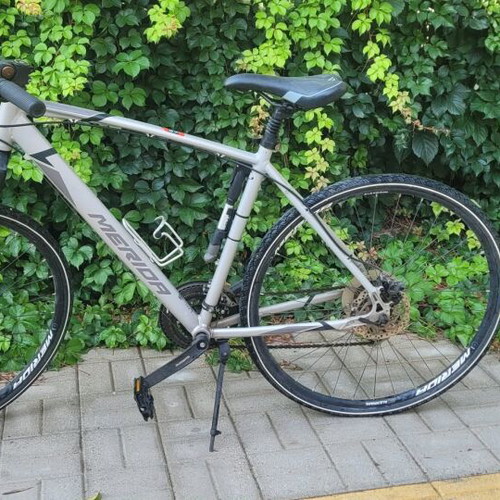 Merida Crossway 20-D cross trekking bike like new with pump and helmet