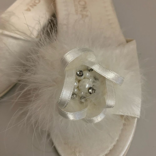 Gio+ bridal slippers used, white size 38 with feathers and rhinestones