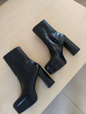 Black H&M ankle boots size 39 like new, 10 cm heel
