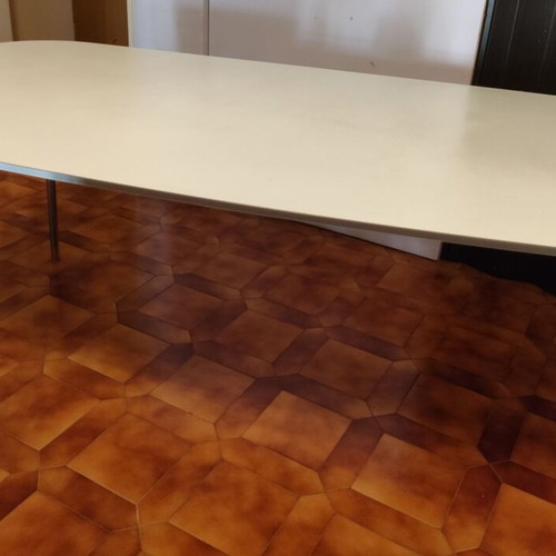 White dining table with metal legs like new