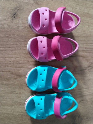 Παιδικά πέδιλα Crocs σαν καινούργια, νούμερα 19-20, πακέτο δύο