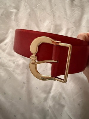 Mango belt used, red with gold buckle, size 85 cm