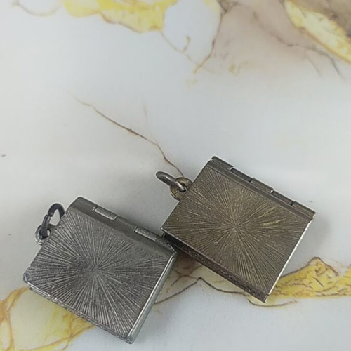 Two Small Philakta Like New, Pack
