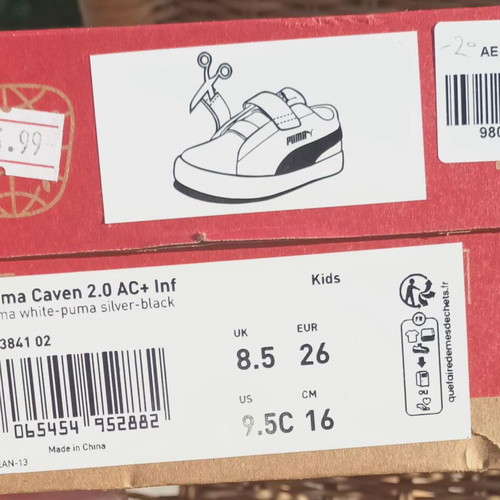 Unisex Puma sneakers size 26 like new, white