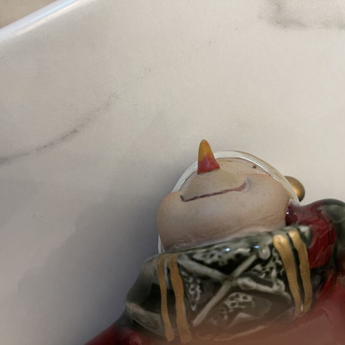 Ceramic bowl with Santa Claus theme, dark red, like new