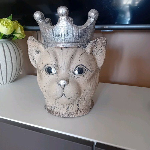 Lion-shaped planter new