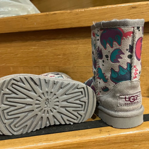 Ugg kids boots like new, grey, size 23-24