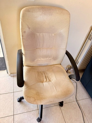 Office chair used, fully functional, upholstery may need replacement