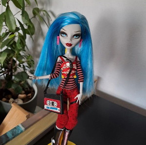 Monster High Ghoulia Yelps G1 basic