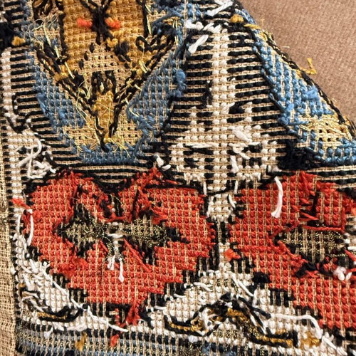 Embroidery set like new, beautiful colors, popular design