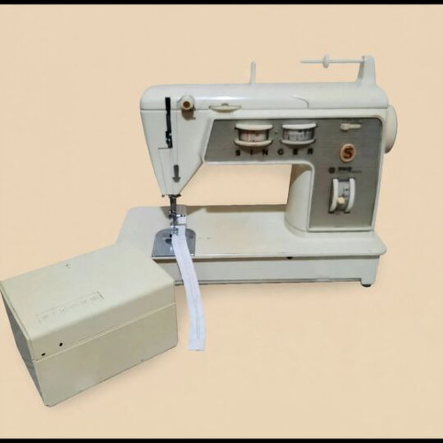 Singer 740 vintage sewing machine used with case and accessories