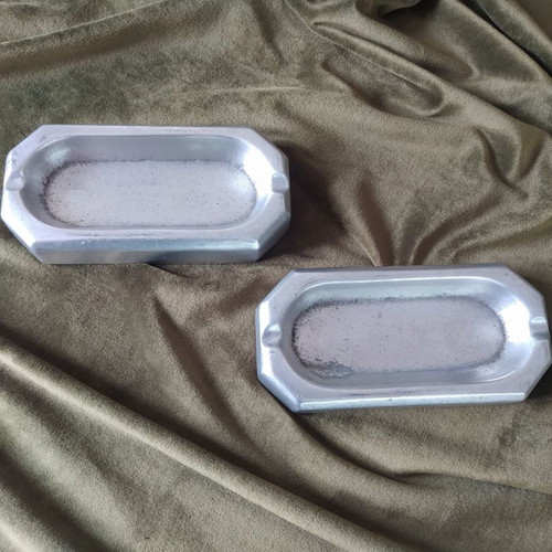 Set of 2 vintage rectangular tin ashtrays like new