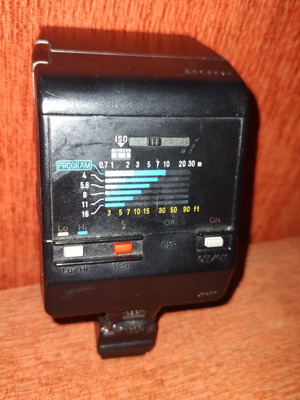 Minolta 2800 AF flash like new with adaptor for Sony digital