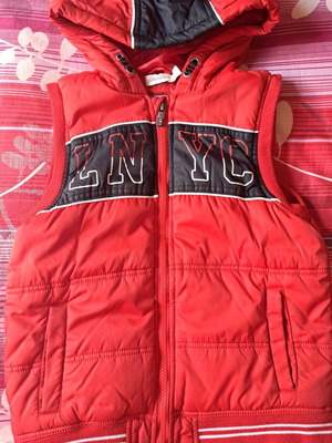 Αμάνικο μπουφάν Orchestra για αγόρι 10 ετών σαν καινούργιο, μπλε και κόκκινο