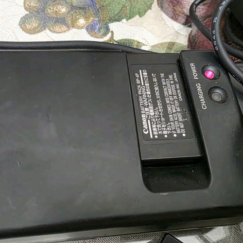 Canon still video camera rc-251 used, battery does not hold