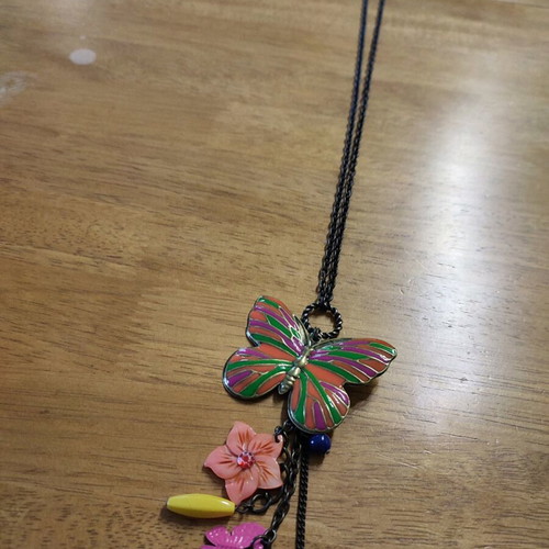 Necklaces like new, 4 different, blue and multicolored