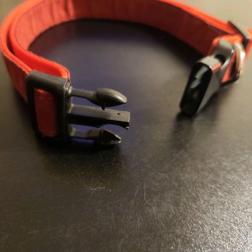 Velvet dog collar medium size like new, red