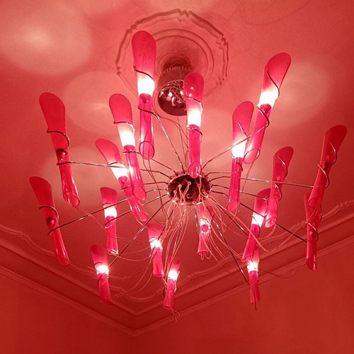 Crystal chandelier with wall lamp like new, 18 bulbs and decorative red crystals