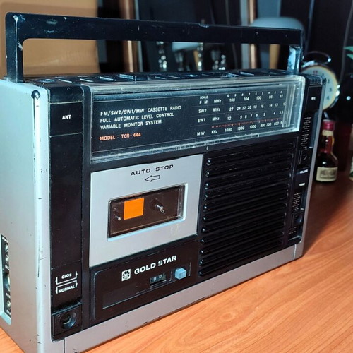 Gold Star TCR-444 vintage radio-cassette player used, 80s